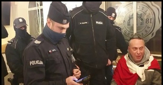 Do restauracji w Pszczynie wpadło kilkudziesięciu policjantów, ponieważ dostali cynk, że 4 osoby jedzą w niej kolację